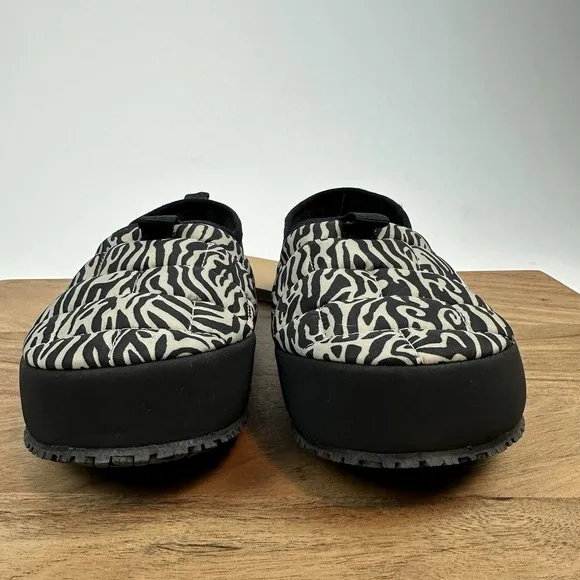 New Big Girls The North Face ThermoBall Traction II Slippers Shoes Size 1 K