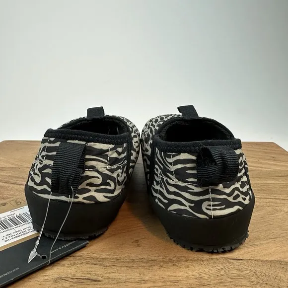 New Big Girls The North Face ThermoBall Traction II Slippers Shoes Size 1 K