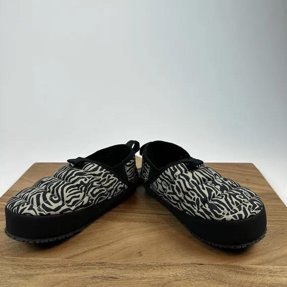 New Big Girls The North Face ThermoBall Traction II Slippers Shoes Size 1 K