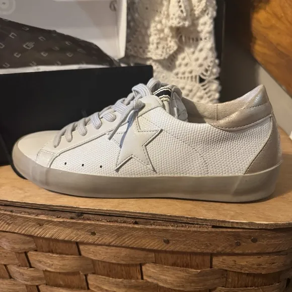 New In Box Shu Shop Paula Low Top Sneaker Bone Lizard Size 10