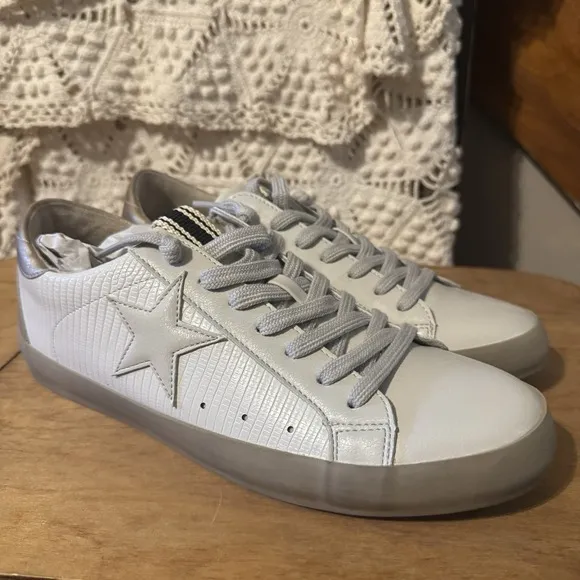 New In Box Shu Shop Paula Low Top Sneaker Bone Lizard Size 10
