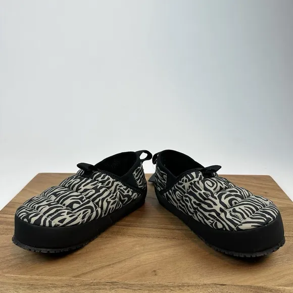 New Little Girls The North Face ThermoBall Traction II Slippers Shoes Size 13 C