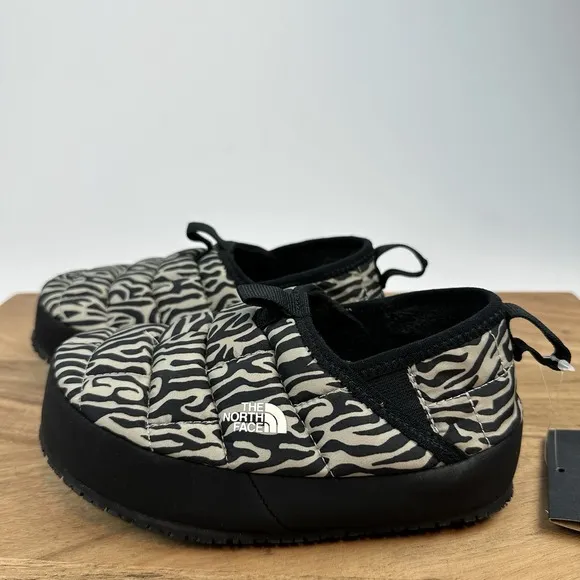 New Little Girls The North Face ThermoBall Traction II Slippers Shoes Size 13 C