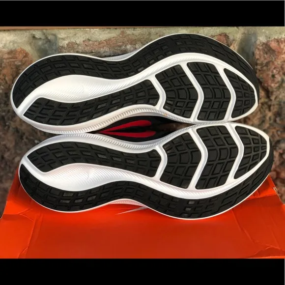 NEW Nike Men's Downshifter 10 Running Sneakers