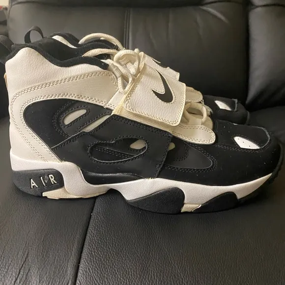 Nike air Deion Sanders Diamond Turf 2 size 6.5 youth 2011 shoes