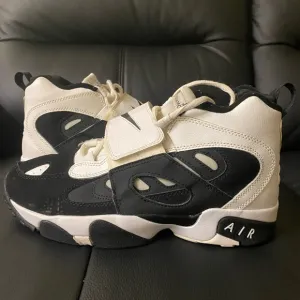 Nike air Deion Sanders Diamond Turf 2 size 6.5 youth 2011 shoes