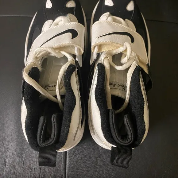 Nike air Deion Sanders Diamond Turf 2 size 6.5 youth 2011 shoes