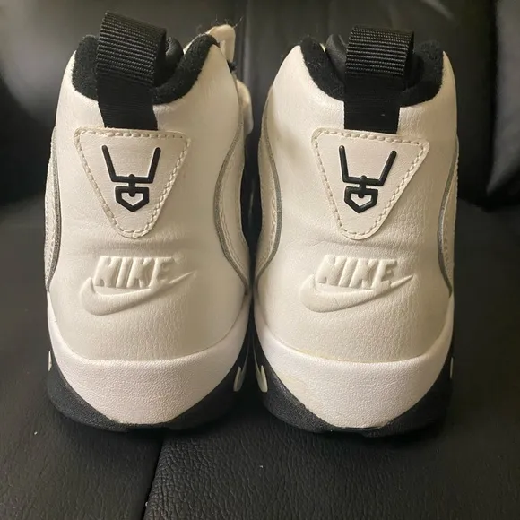 Nike air Deion Sanders Diamond Turf 2 size 6.5 youth 2011 shoes