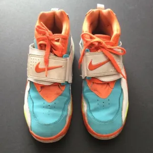 Nike Air Diamond Turf Sneakers. Velcro and lace size 7 Youth