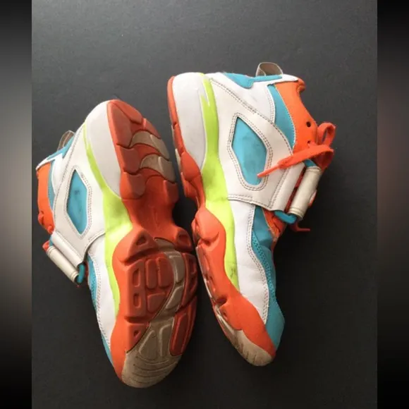 Nike Air Diamond Turf Sneakers. Velcro and lace size 7 Youth