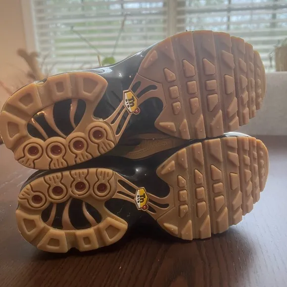 Nike Air Max Plus GS Wheat Grass Black Size 5.5Y / Women's 7 DZ6308 Shoes
