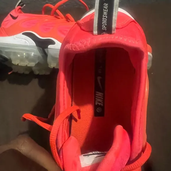 Nike Air Vapormax Plus Bright Crimson 2018 fits women size 12 or men 10.5