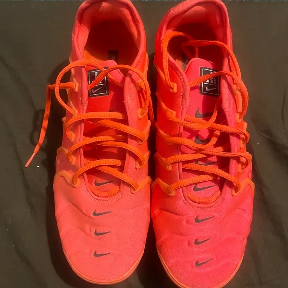 Nike Air Vapormax Plus Bright Crimson 2018 fits women size 12 or men 10.5