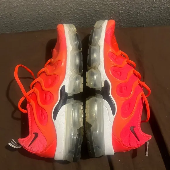 Nike Air Vapormax Plus Bright Crimson 2018 fits women size 12 or men 10.5