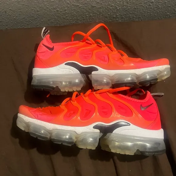 Nike Air Vapormax Plus Bright Crimson 2018 fits women size 12 or men 10.5