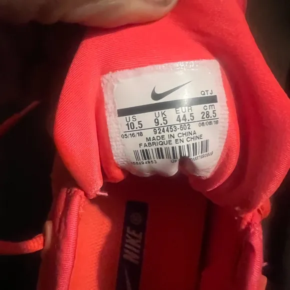 Nike Air Vapormax Plus Bright Crimson 2018 fits women size 12 or men 10.5