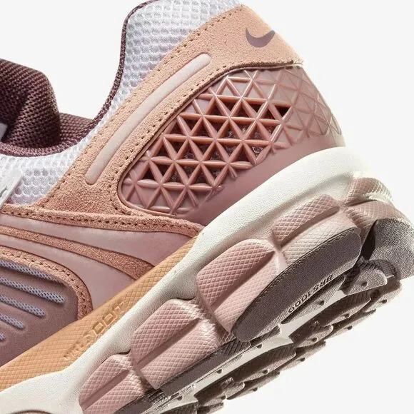 Nike Air Zoom Vomero 5 Dusted Clay Men’s Size 9 Running Shoes HF1553-200