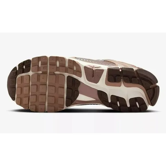 Nike Air Zoom Vomero 5 Dusted Clay Men’s Size 9 Running Shoes HF1553-200