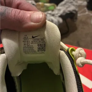 Nike Athletic Shoes White and Green Performance