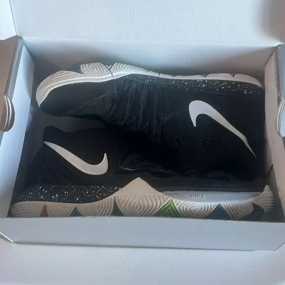 Nike Basketball Shoes, Kyrie 5 (GS), Black Magic, Size 7Y