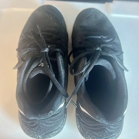 Nike Basketball Shoes, Kyrie 5 (GS), Black Magic, Size 7Y