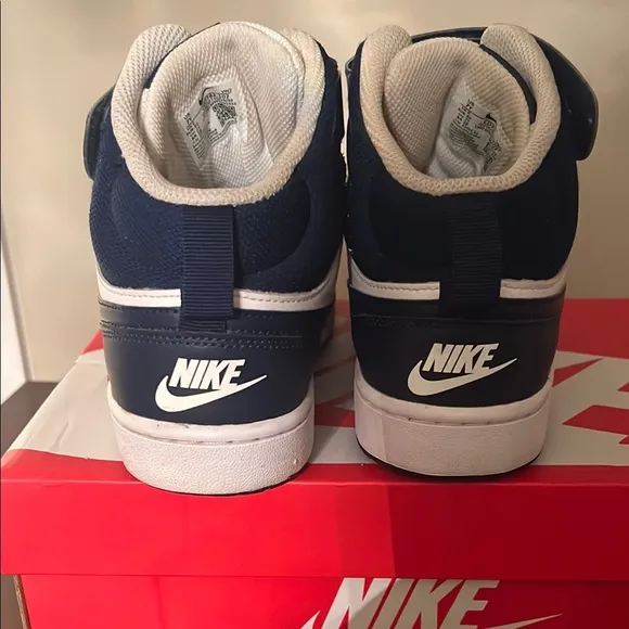 Nike Borough mid court shoes. Size 7Y