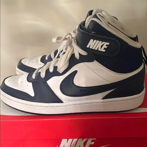 Nike Borough mid court shoes. Size 7Y