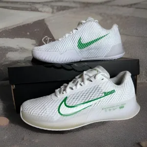 Nike Court Air Zoom Vapor 11 Women Size 8 White Kelly Green Tennis Shoes