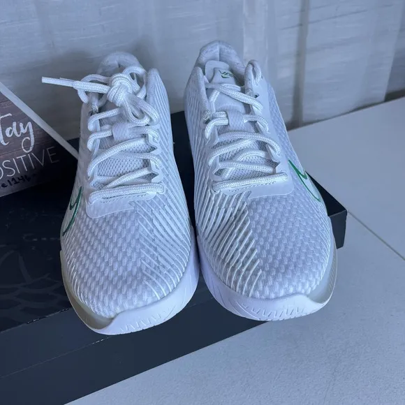 Nike Court Air Zoom Vapor 11 Women Size 8 White Kelly Green Tennis Shoes