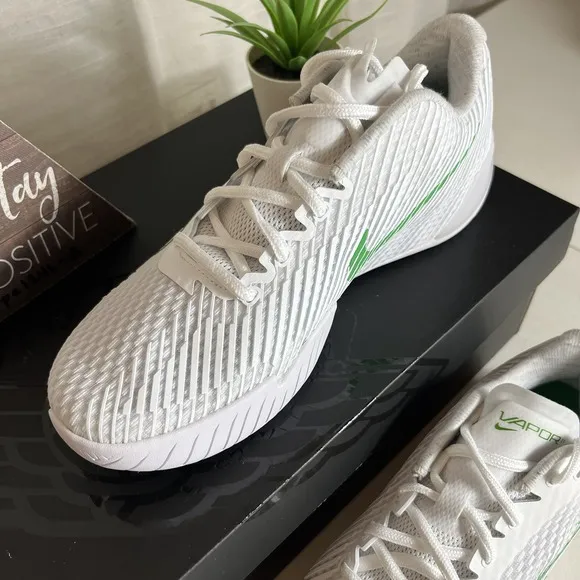 Nike Court Air Zoom Vapor 11 Women Size 8 White Kelly Green Tennis Shoes