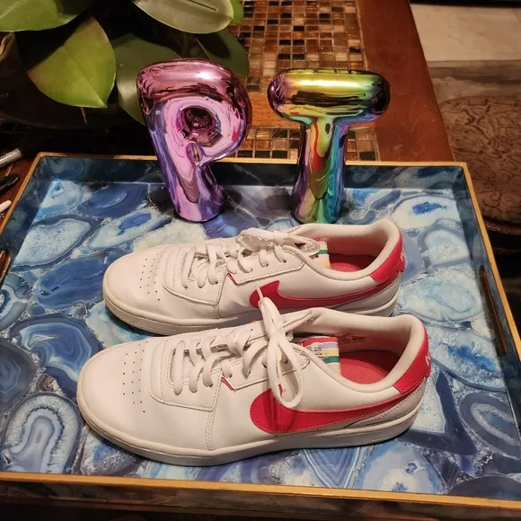 Nike court Blanc shoes size 9