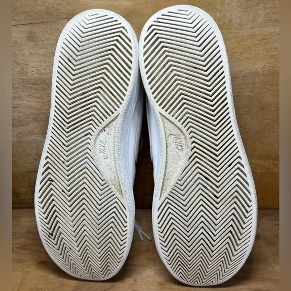Nike Court Royale 2 Womens Size 7 Shoes Sneakers Triple White CU9038-100