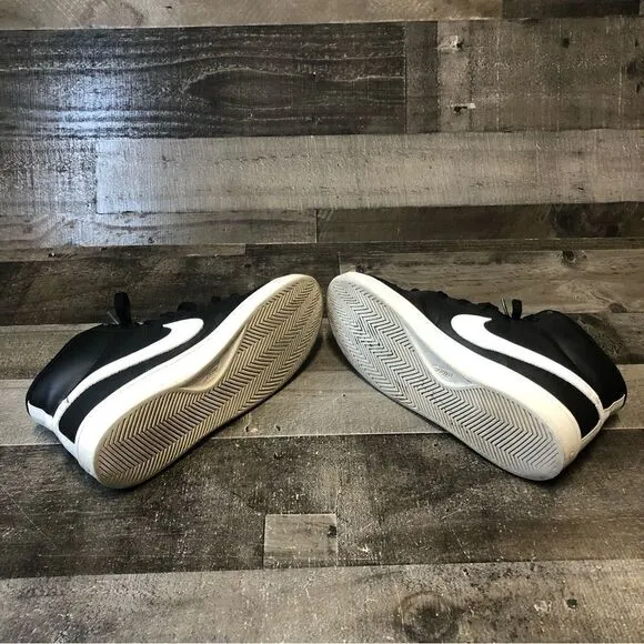 Nike court royale women’s shoes size 8 Black/White (CQ9179-001)