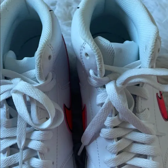 NIKE COURT VISION SNEAKER