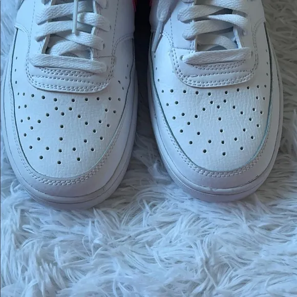 NIKE COURT VISION SNEAKER