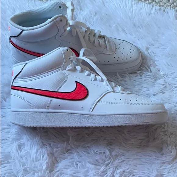 NIKE COURT VISION SNEAKER