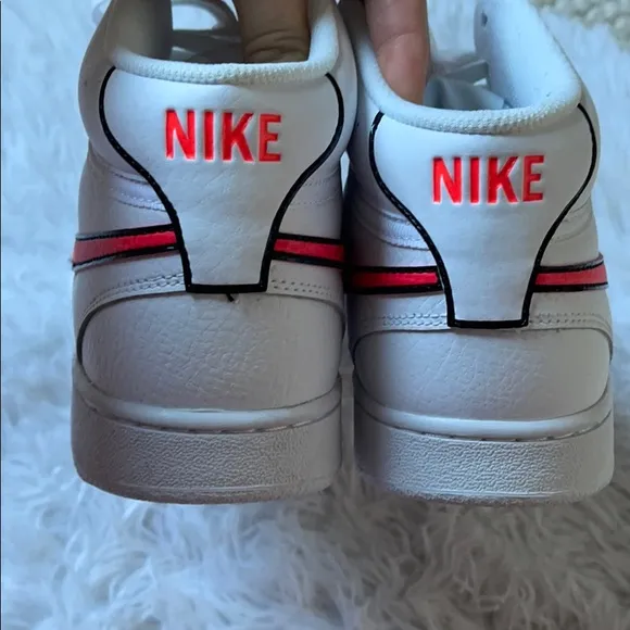 NIKE COURT VISION SNEAKER