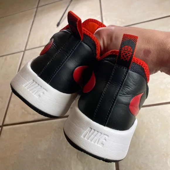 Nike Future Court 2 Basketball Shoes Black REd BQ5628-002 Youth Kids size 6.5Y