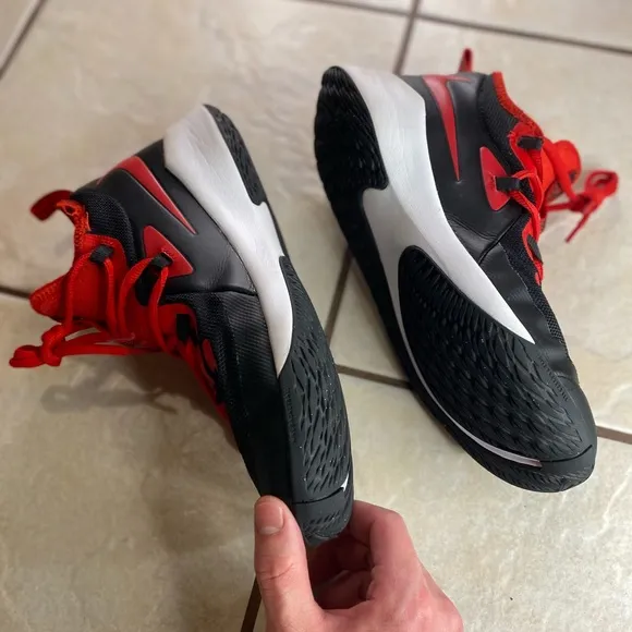 Nike Future Court 2 Basketball Shoes Black REd BQ5628-002 Youth Kids size 6.5Y