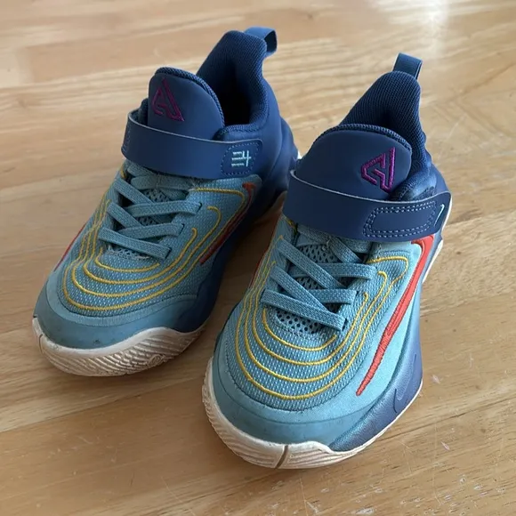 Nike Giannis Immortality boy’s basketball shoes