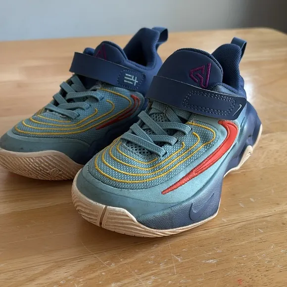 Nike Giannis Immortality boy’s basketball shoes