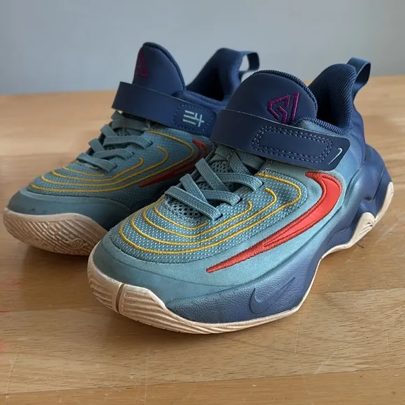 Nike Giannis Immortality boy’s basketball shoes