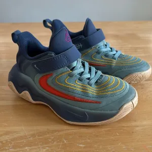 Nike Giannis Immortality boy’s basketball shoes