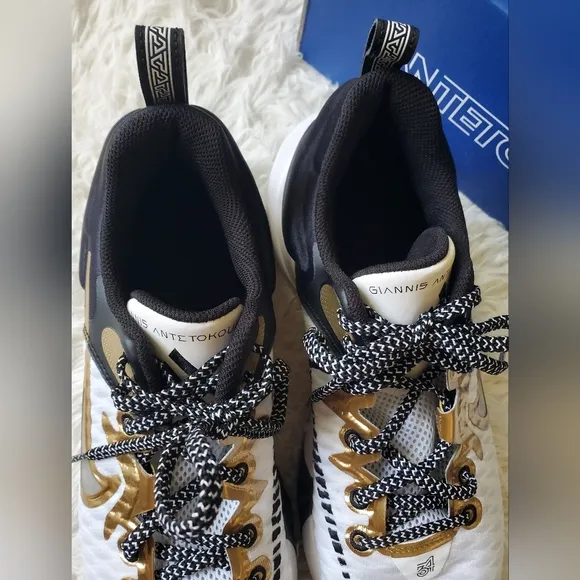 Nike Giannis Immortality White Black &amp; Metallic Gold Shoes Size 9.5 New In Box