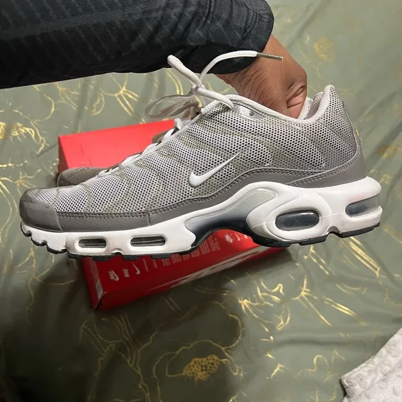 Nike Gray and White Athletic Shoes for Performance