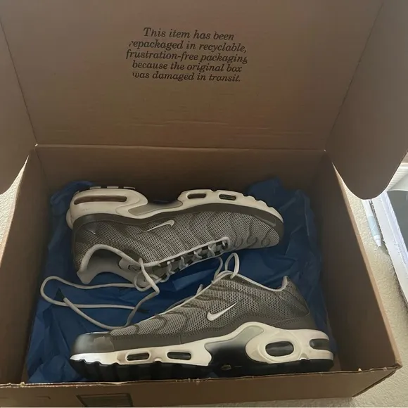 Nike Gray and White Athletic Shoes for Performance