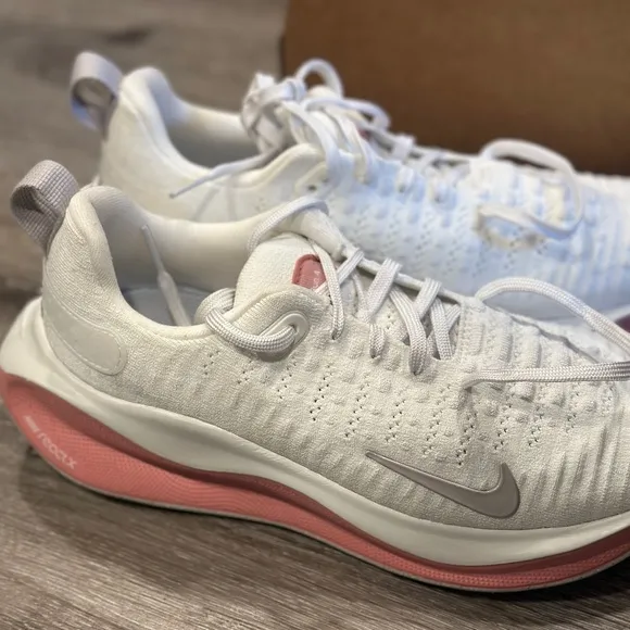 Nike InfinityRN 4 Women's Road Running Shoes, White Red Stardust' NEW