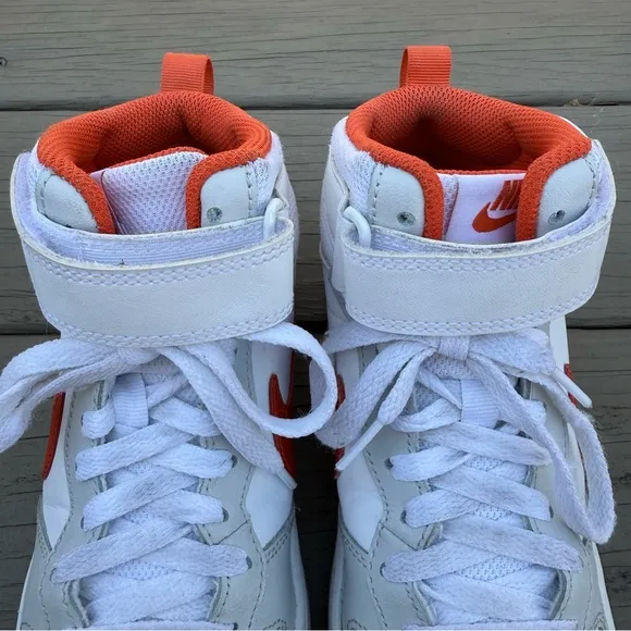 Nike Kids' Grade School Court Borough Mid 2 Shoes (GS) Size 5.5 Y