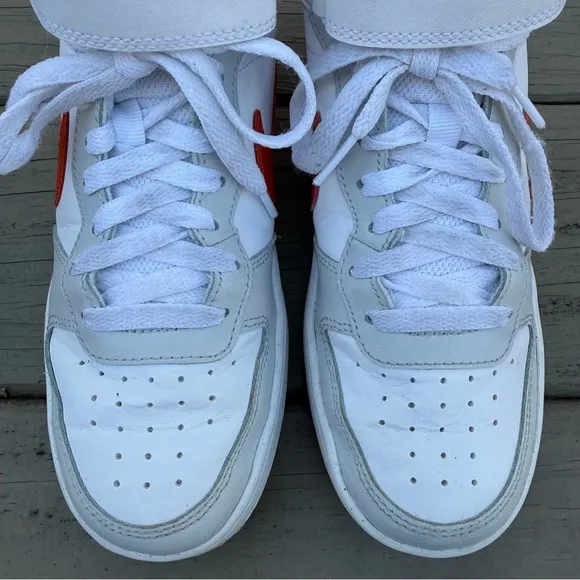 Nike Kids' Grade School Court Borough Mid 2 Shoes (GS) Size 5.5 Y