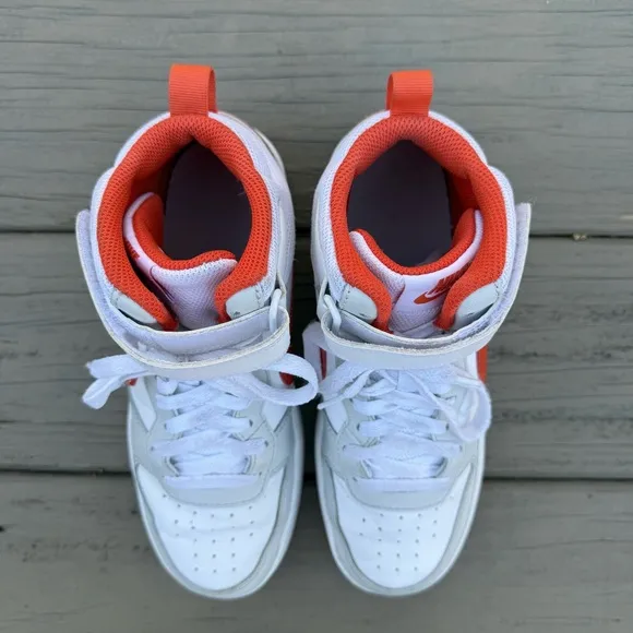 Nike Kids' Grade School Court Borough Mid 2 Shoes (GS) Size 5.5 Y